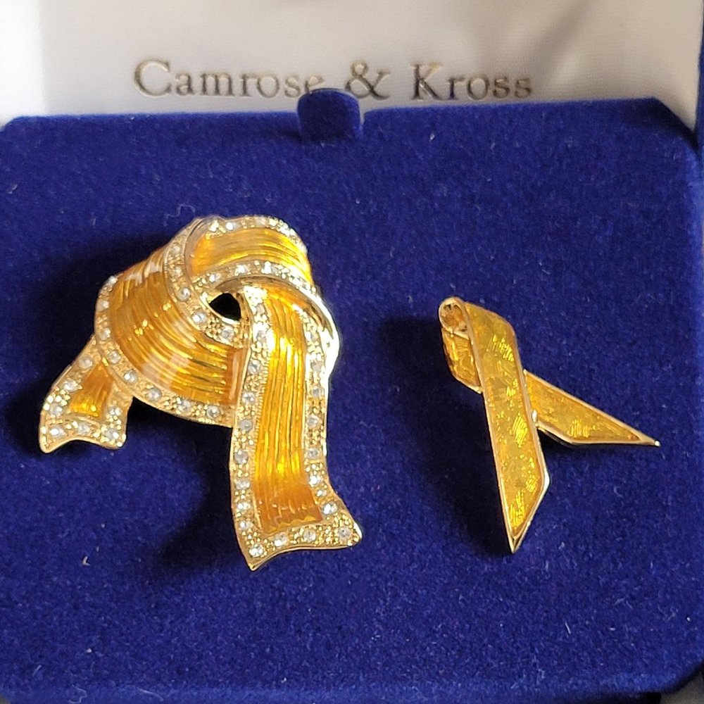 Vintage Jackie Kennedy yellow ribbon Brooch set